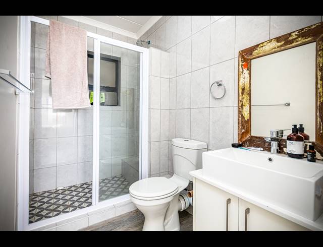 1 BEDROOM APARTMENT FOR SALE IN TABLE VIEW